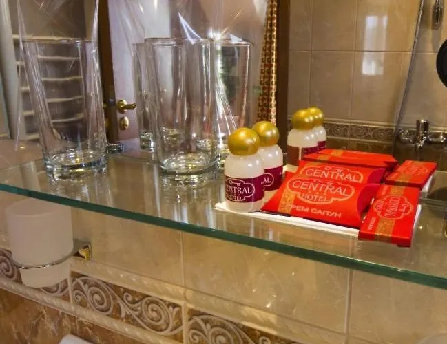 فندق Hotel Central 3*